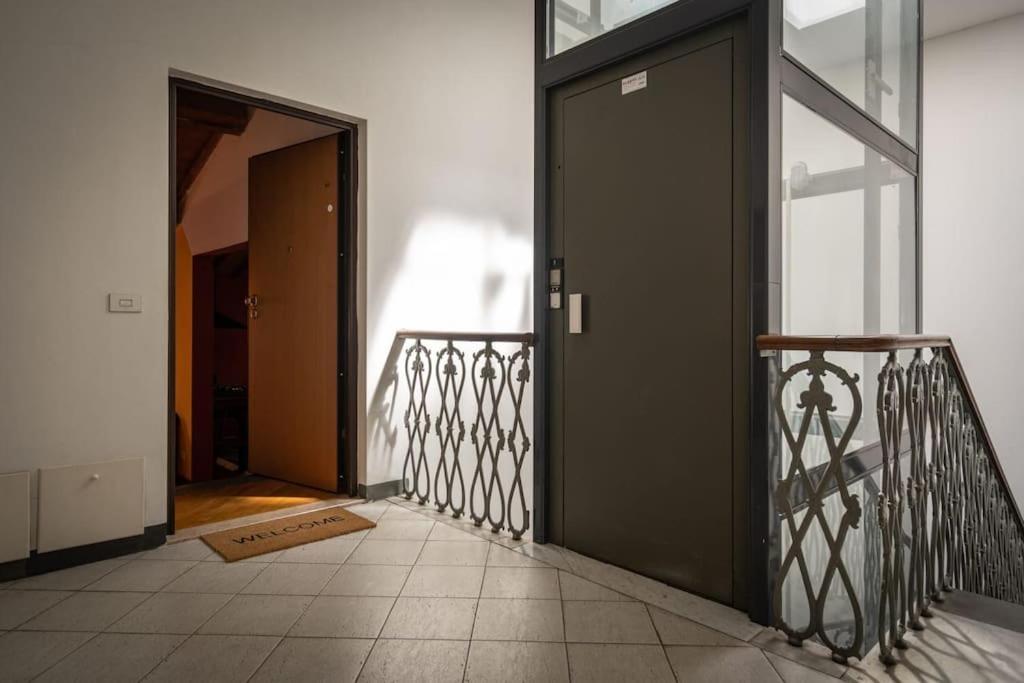 22 Home - Parcheggio Privato - Accogliente - Collegamento Sardegna E Corsica Livorno Bagian luar foto